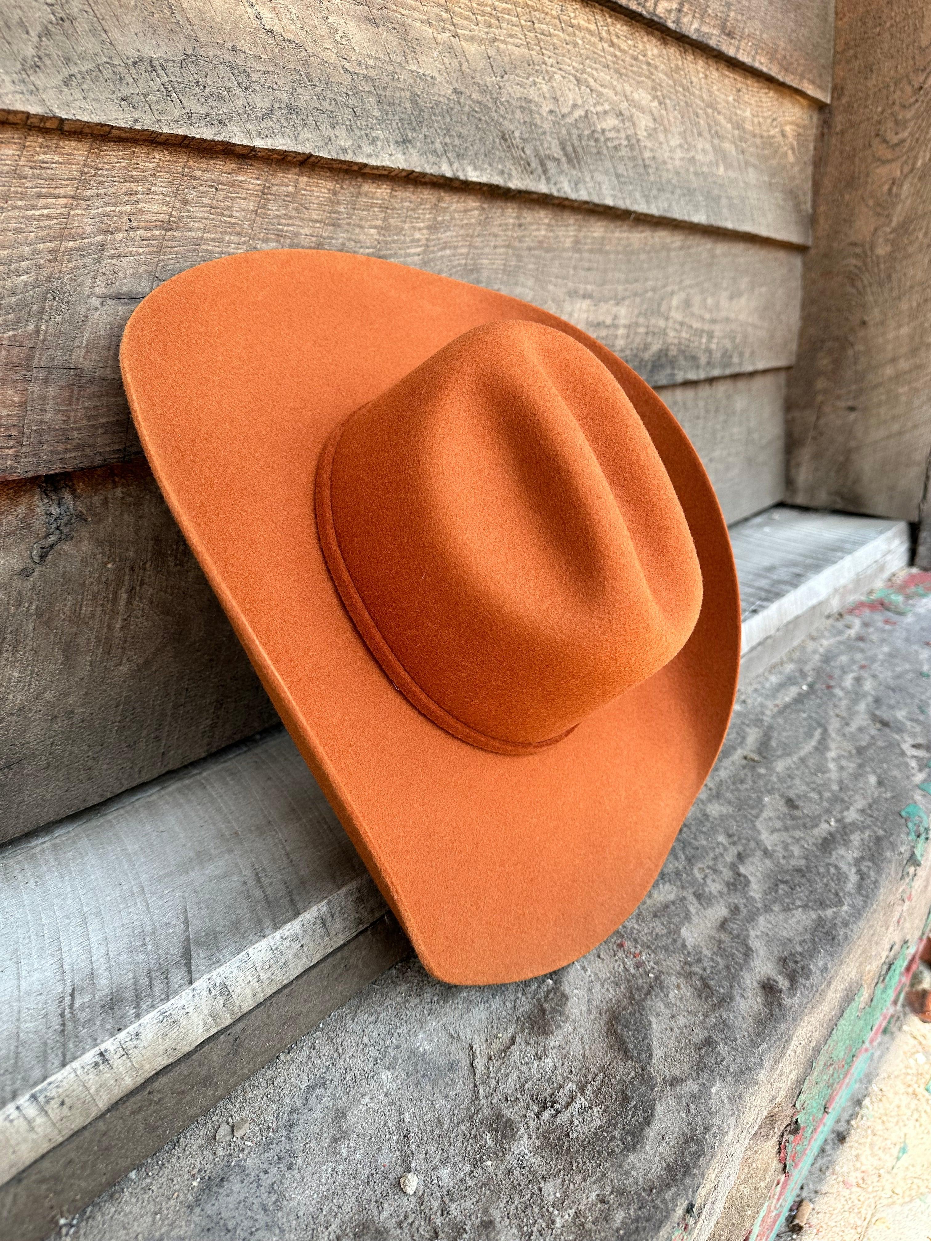 Medium rust store lookig cowboy hat