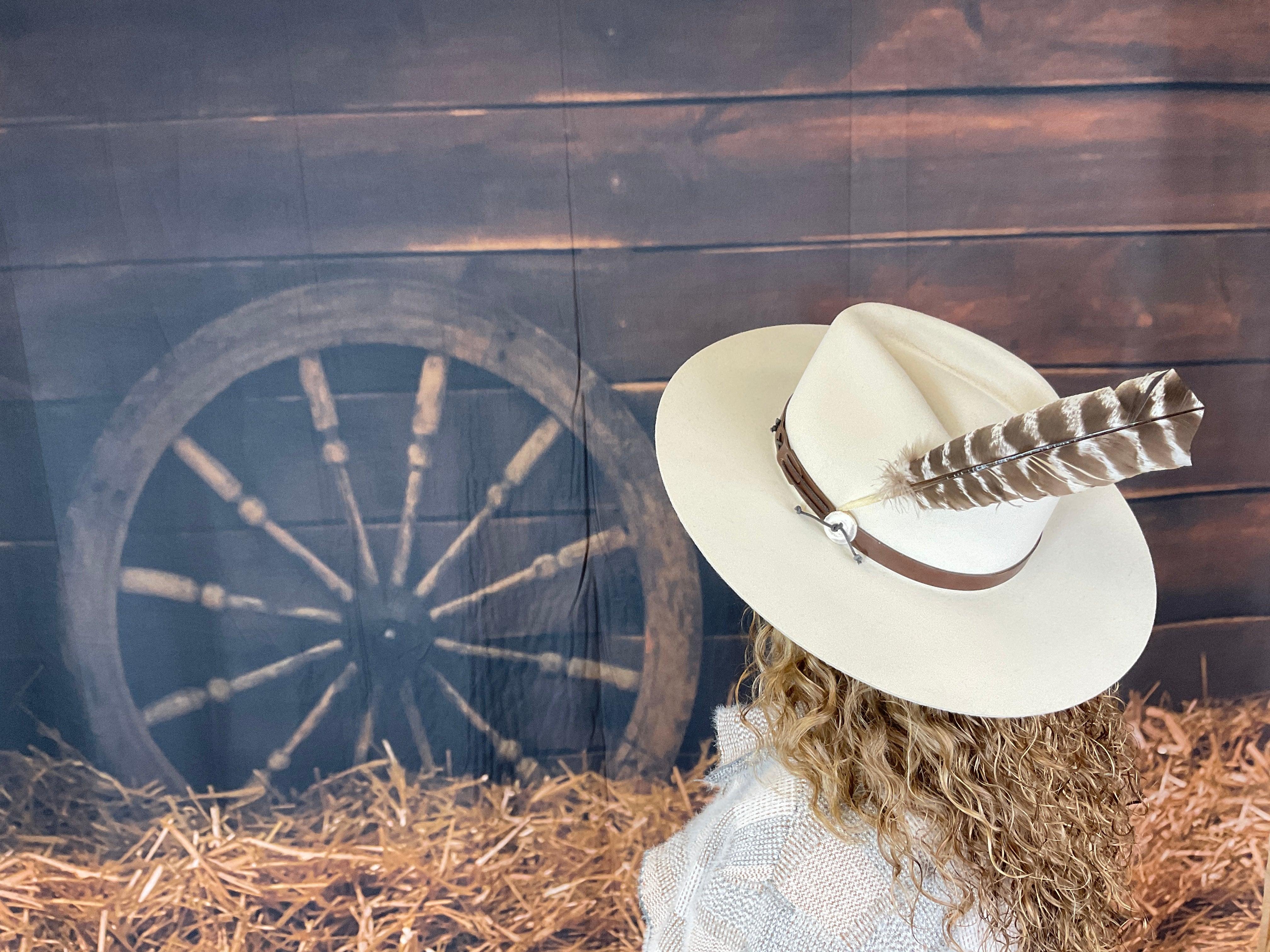 Charlie 1 Horse Cowboy Hat straw with leather and feathers good sale condition size L