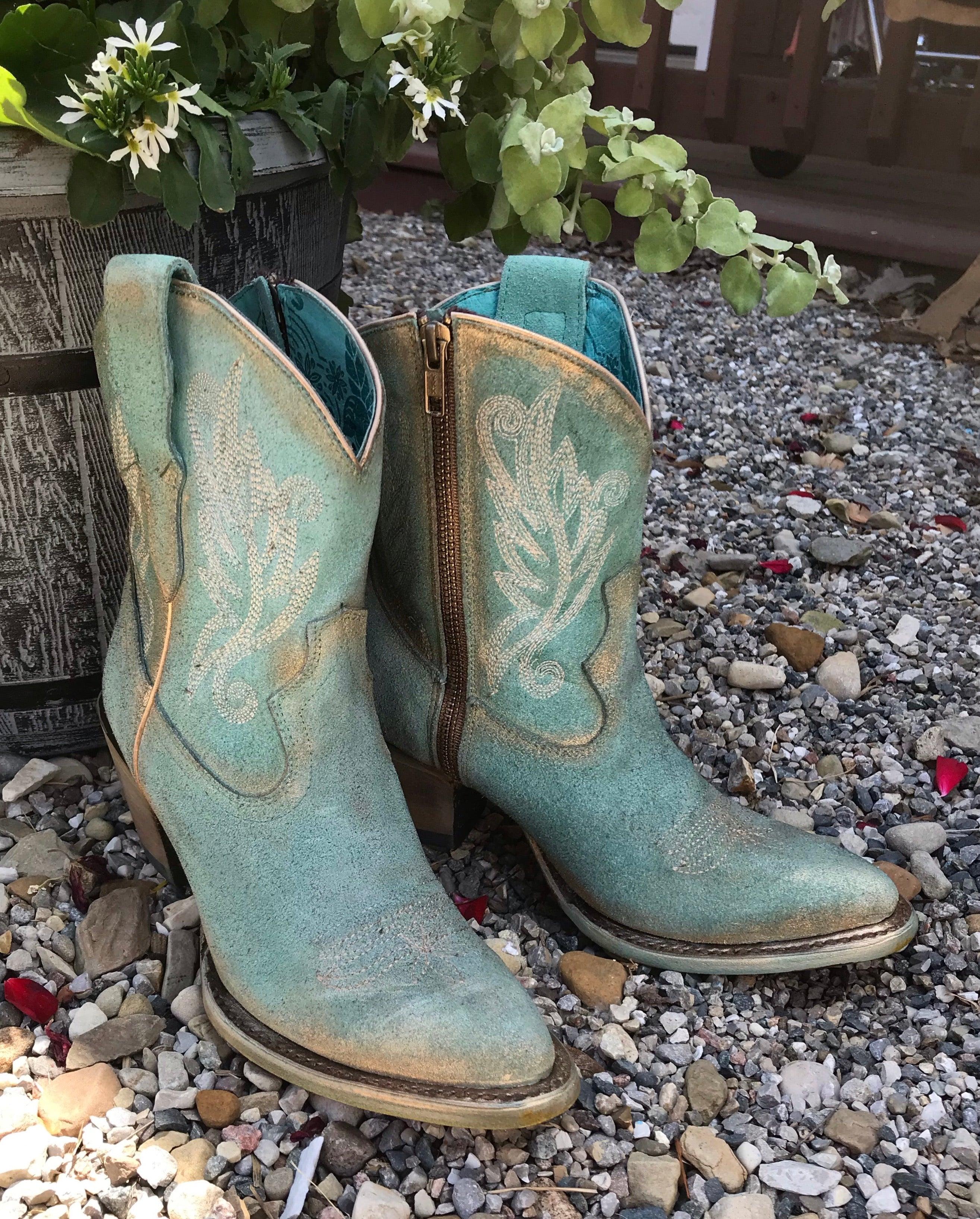 Mint green 2025 cowgirl boots